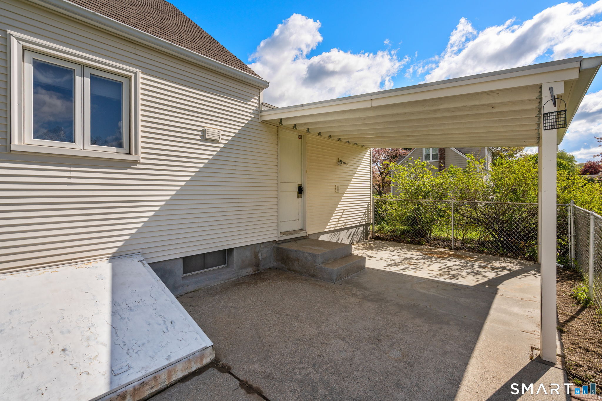 6 Roberts Road Enfield CT 06082