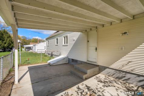 6 Roberts Road Enfield CT 06082