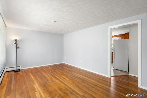 6 Roberts Road Enfield CT 06082