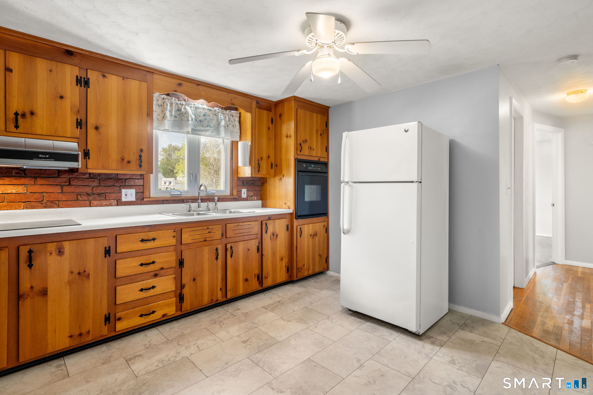 6 Roberts Road Enfield CT 06082