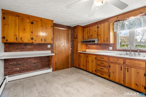 6 Roberts Road Enfield CT 06082