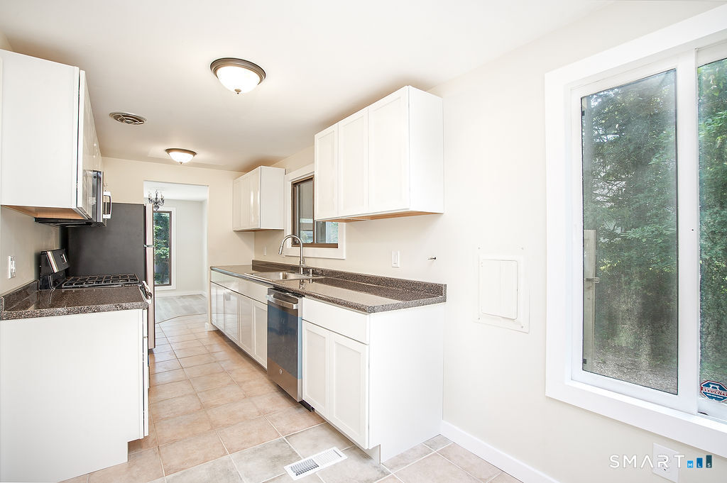 8 Laurel Lane Avon CT 06001