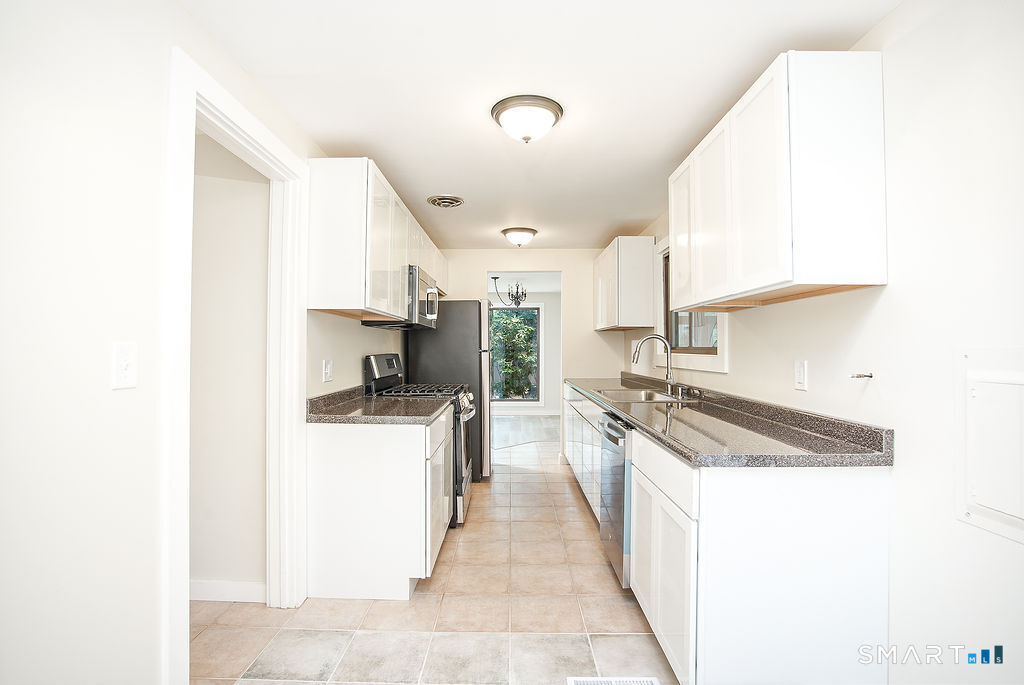 8 Laurel Lane Avon CT 06001