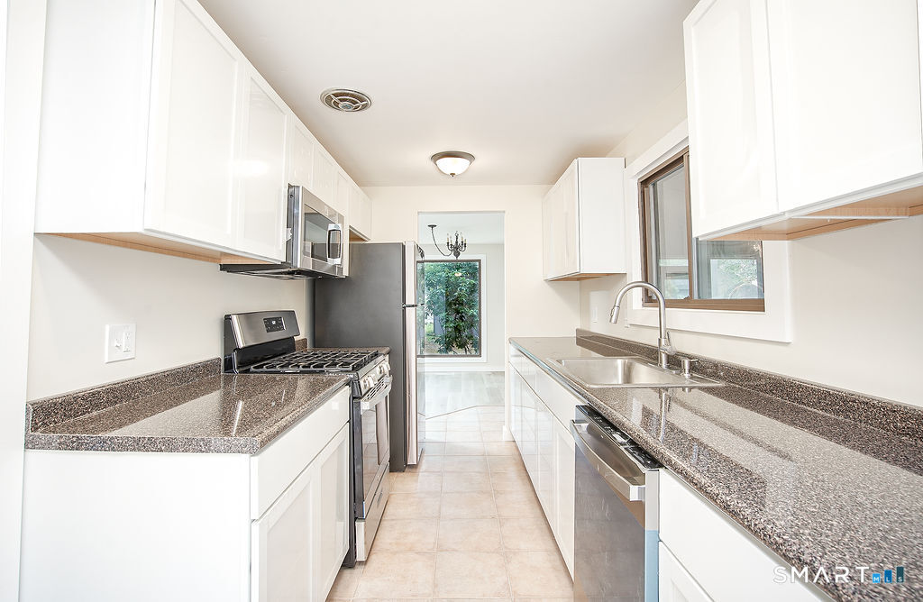 8 Laurel Lane Avon CT 06001