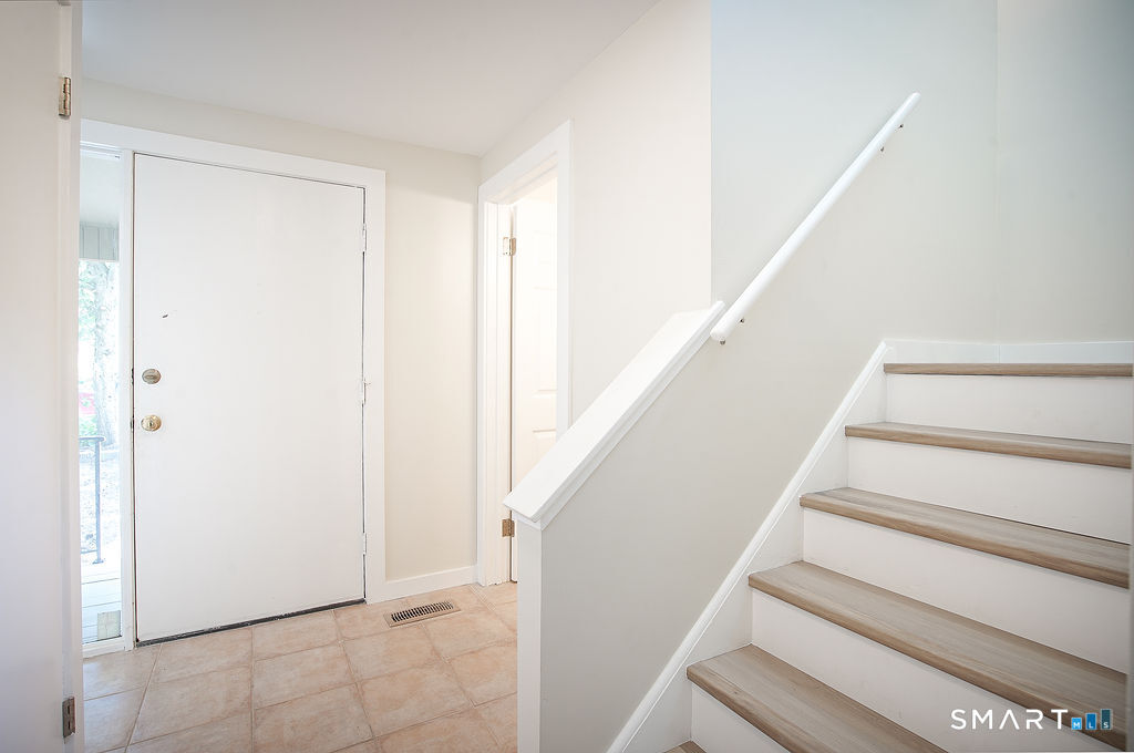 8 Laurel Lane Avon CT 06001