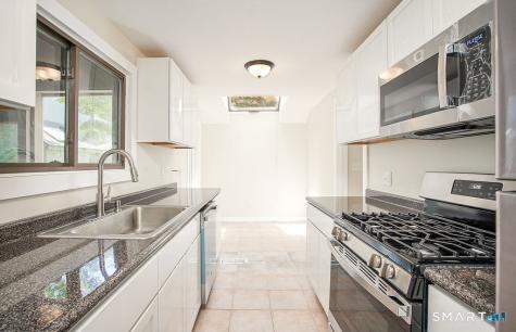 8 Laurel Lane Avon CT 06001