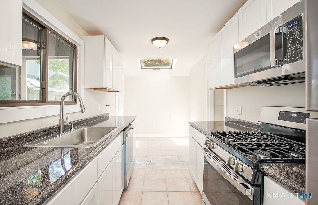 8 Laurel Lane Avon CT 06001