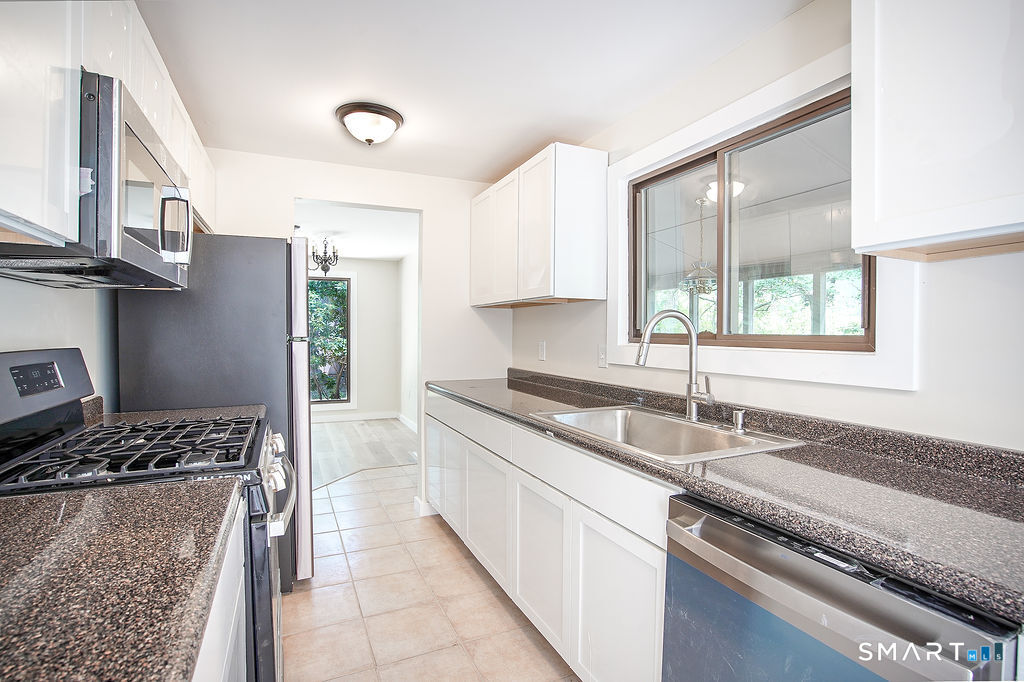8 Laurel Lane Avon CT 06001