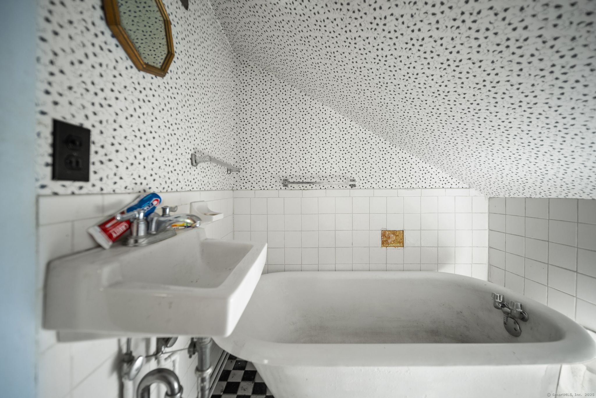 47 8TH Street Norwich CT 06360