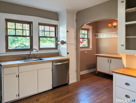 127 Roger Road New Haven CT 06515