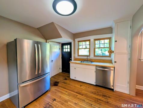 127 Roger Road New Haven CT 06515
