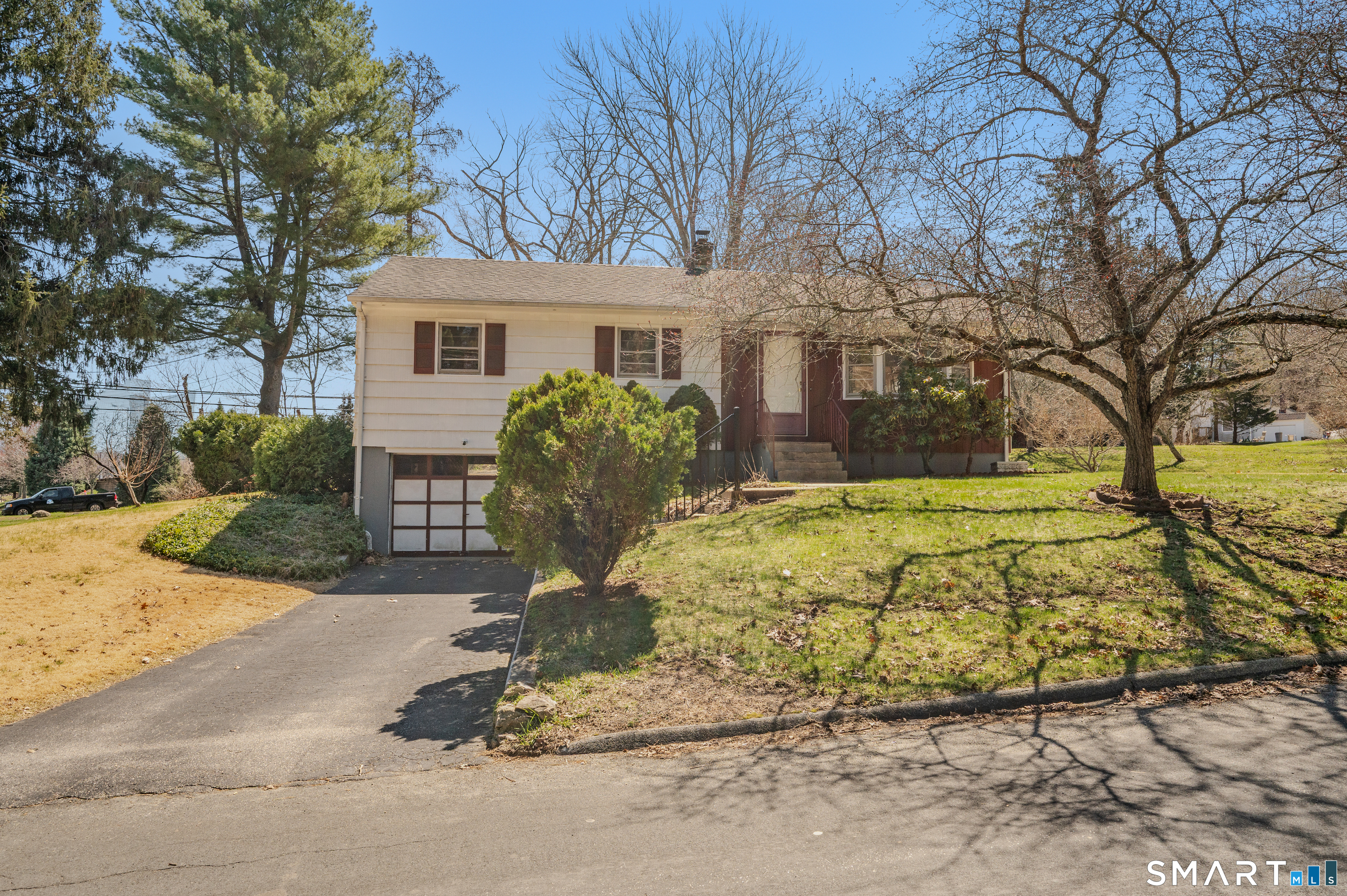 8 Holly Hill Drive Montville CT 06382