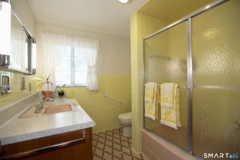 9 Westbrook Road Bloomfield CT 06002