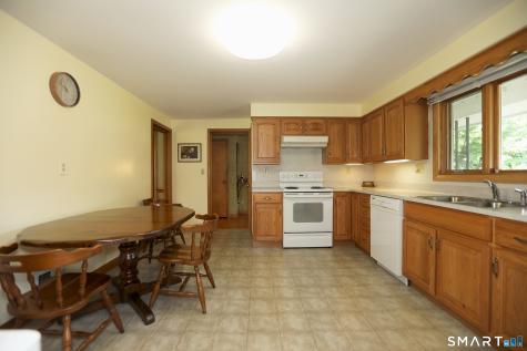 9 Westbrook Road Bloomfield CT 06002
