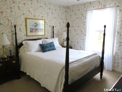 88 Dundee Drive Cheshire CT 06410