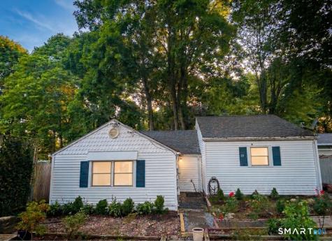 20 Pine Street Waterford CT 06385