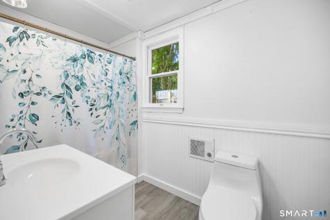 20 Pine Street Waterford CT 06385