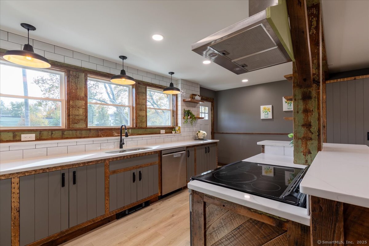 11 Winter Avenue Deep River CT 06417