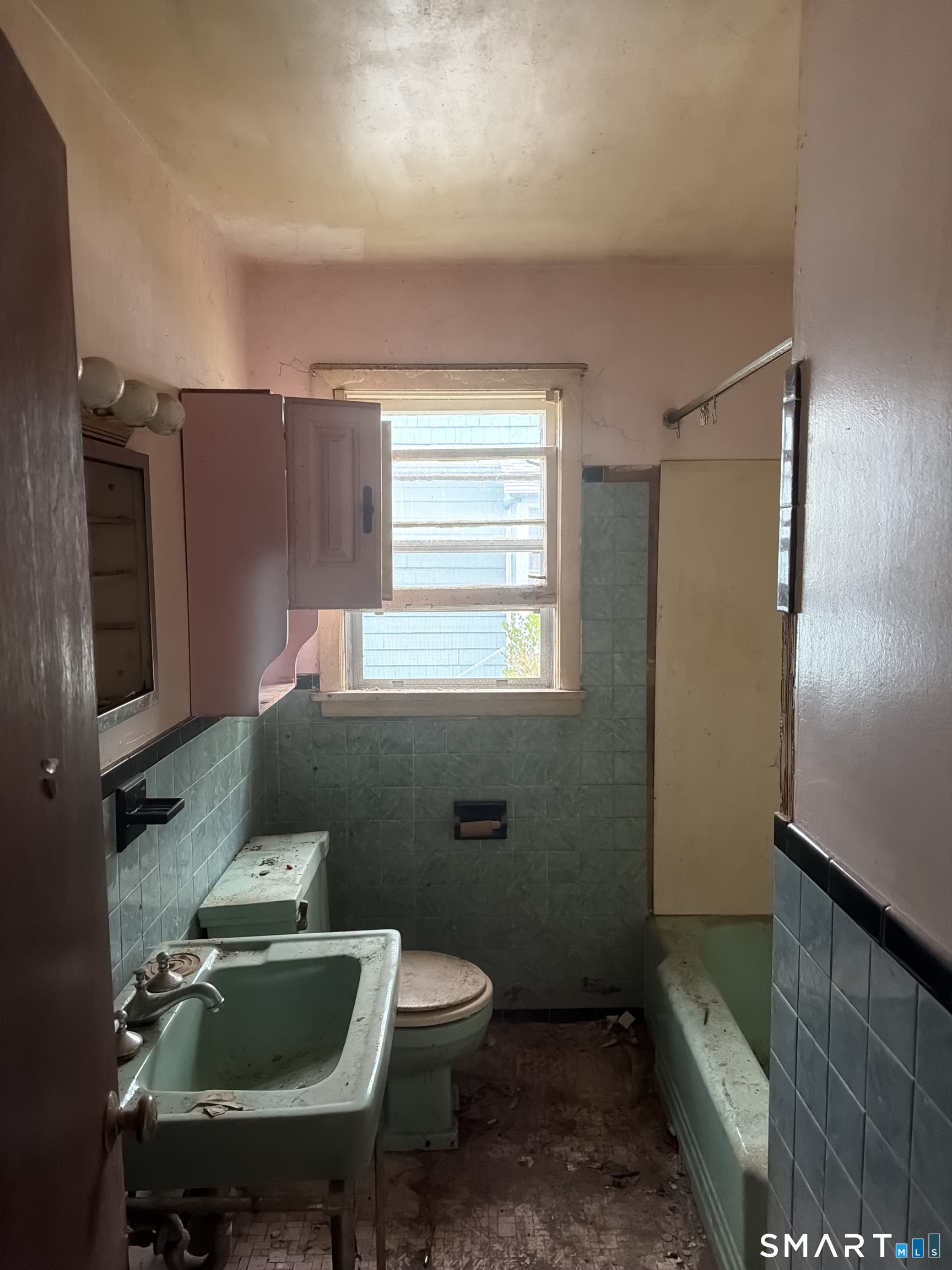 38 Robinson Street New London CT 06320