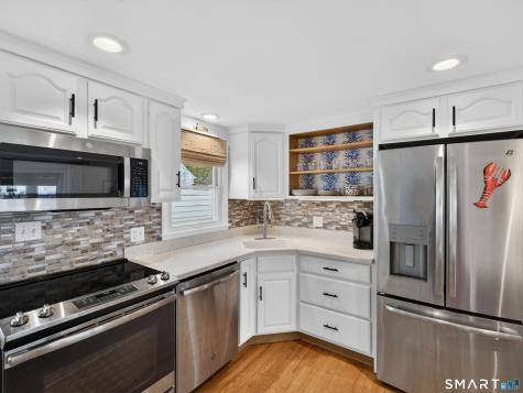21 Riverside Drive Clinton CT 06413