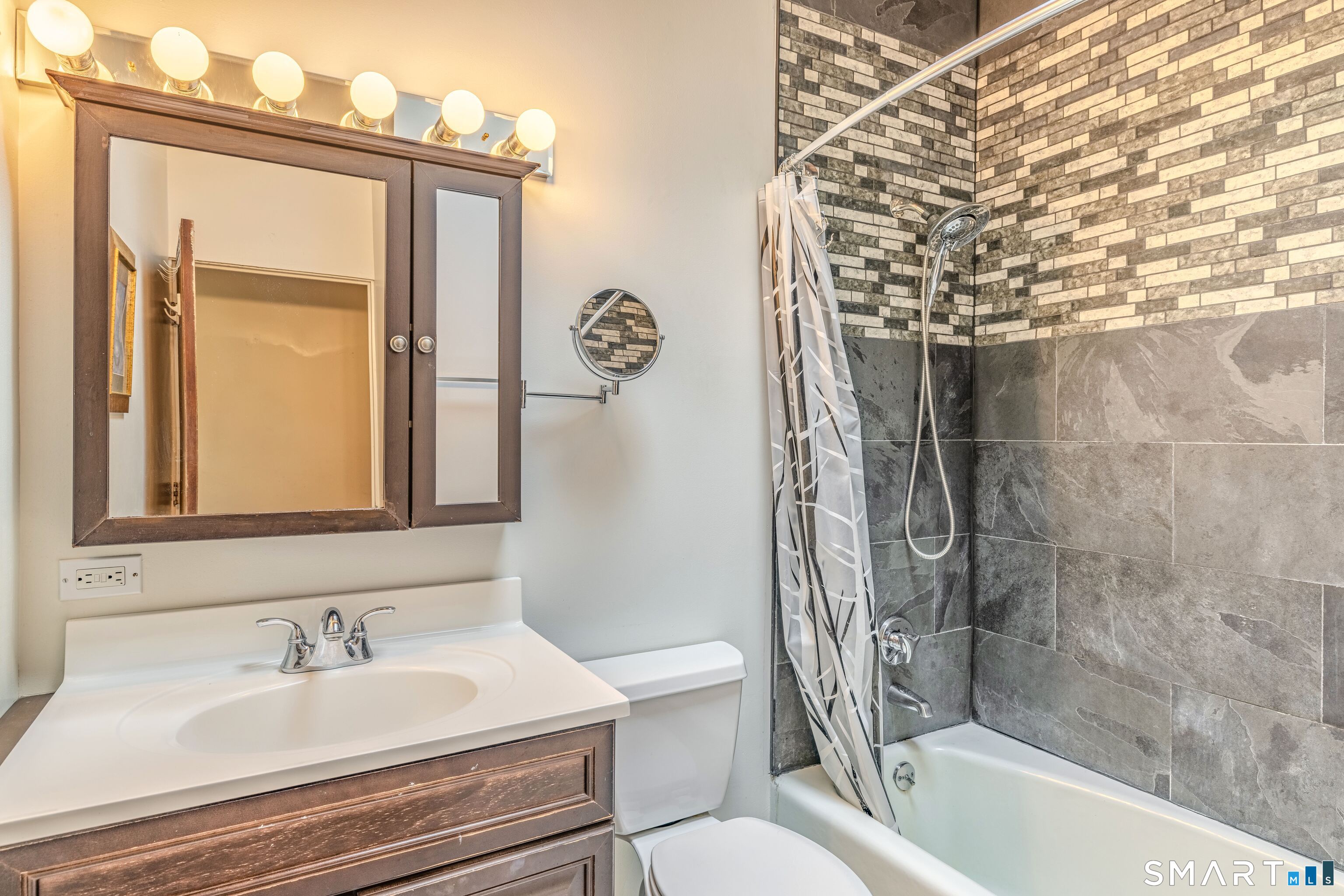 88 Hillyndale Road Mansfield CT 06268