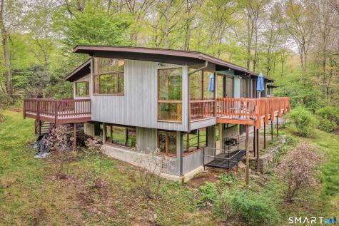 88 Hillyndale Road Mansfield CT 06268