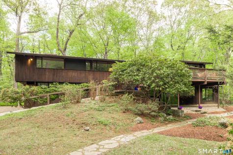 11 Forest Trail Woodbridge CT 06525