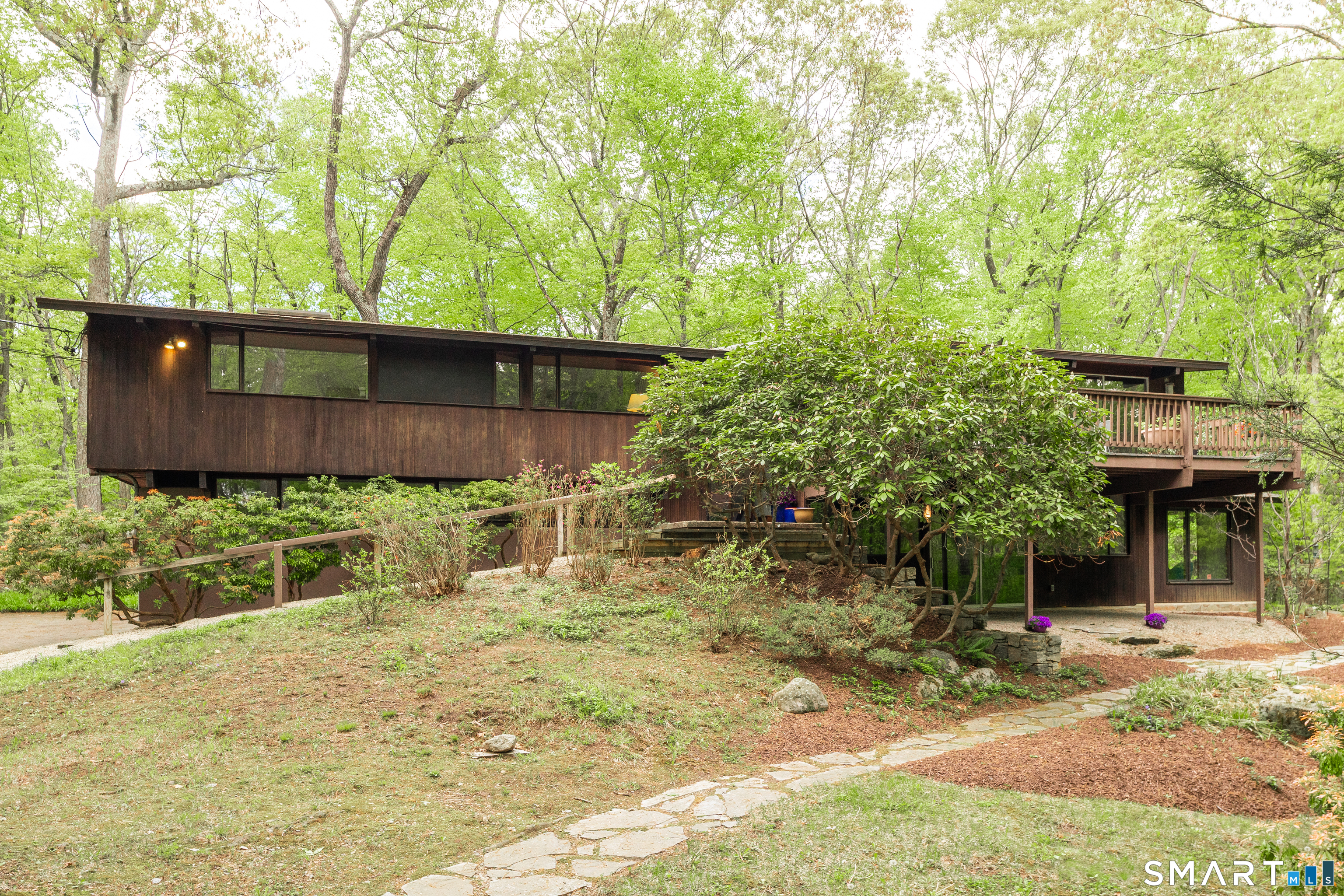 11 Forest Trail Woodbridge CT 06525