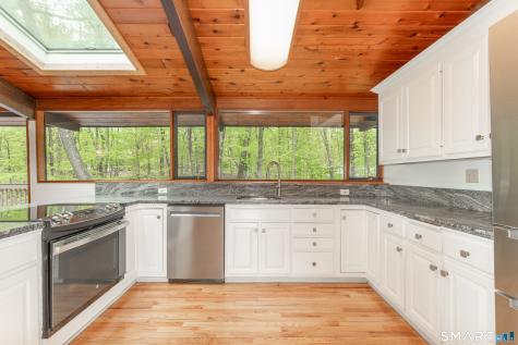 11 Forest Trail Woodbridge CT 06525