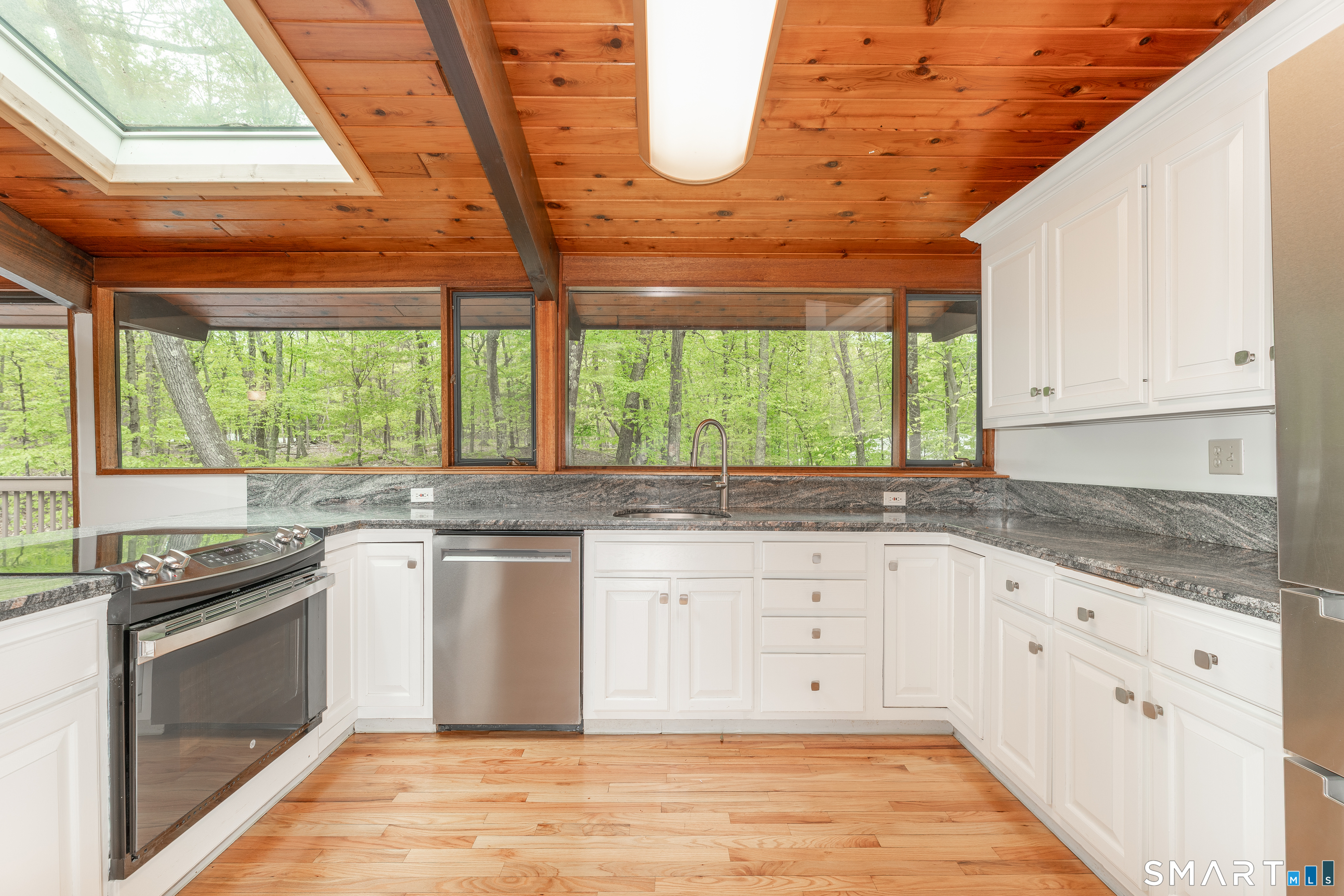 11 Forest Trail Woodbridge CT 06525