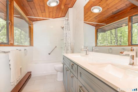 11 Forest Trail Woodbridge CT 06525