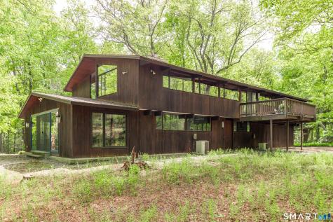 11 Forest Trail Woodbridge CT 06525