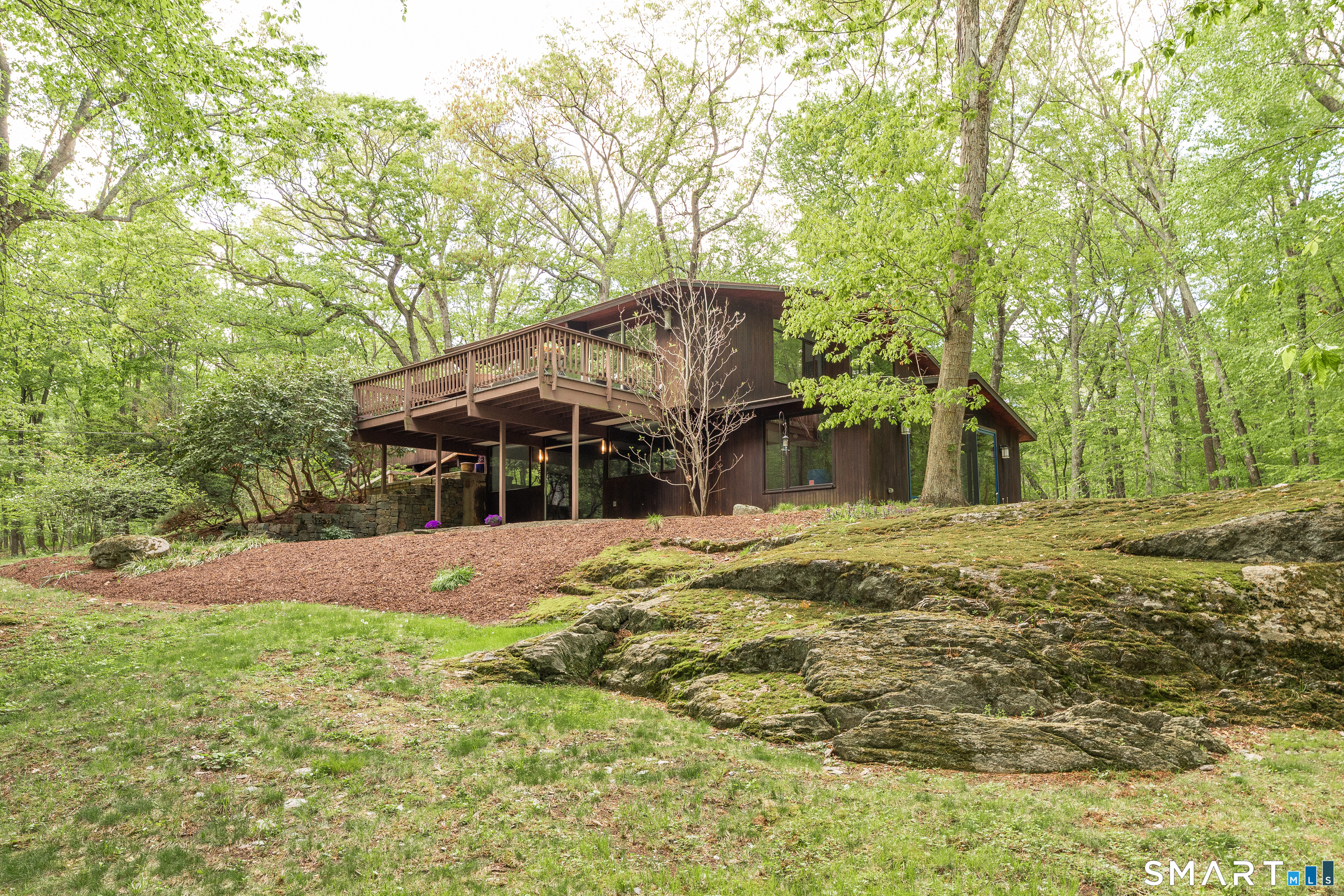 11 Forest Trail Woodbridge CT 06525