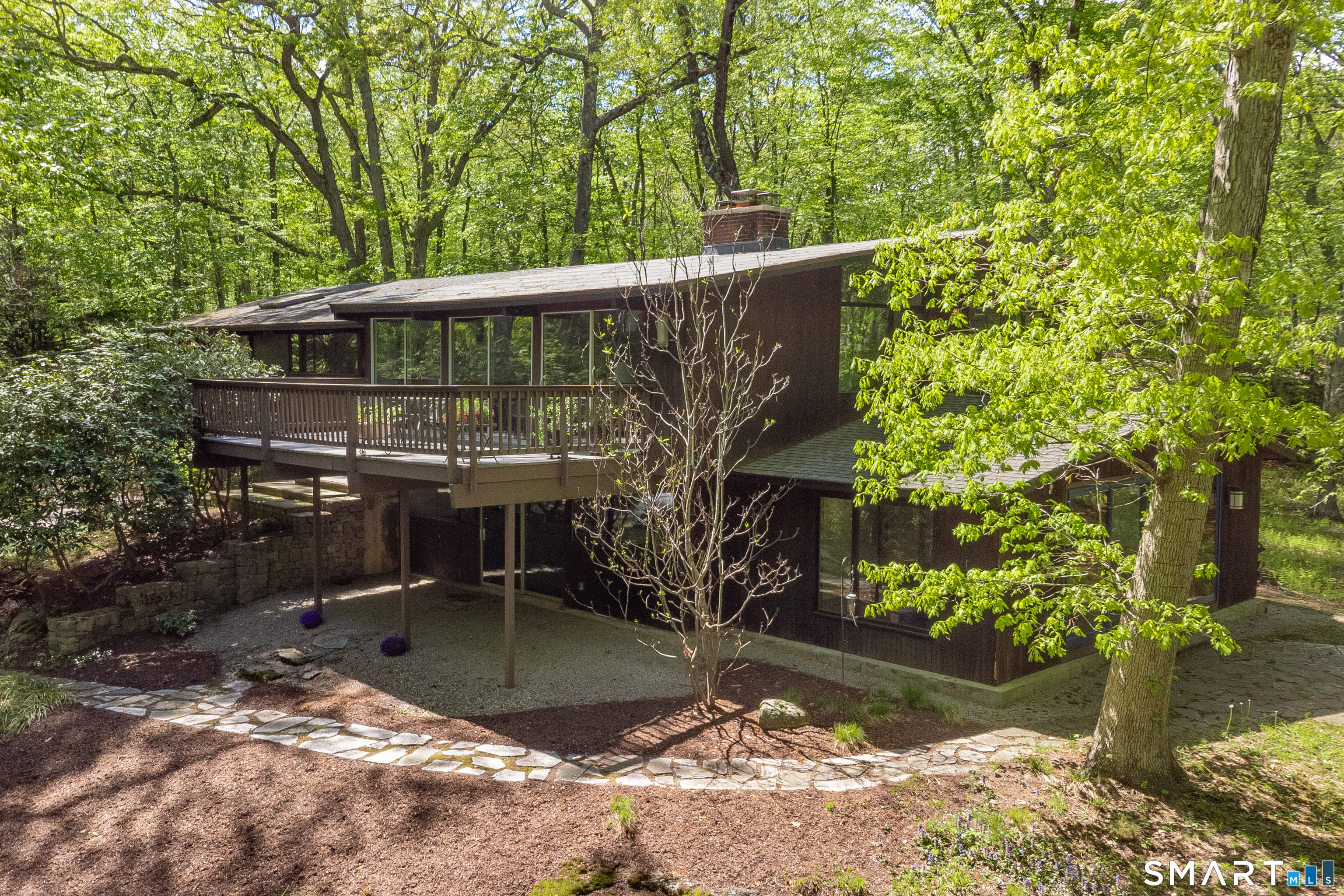 11 Forest Trail Woodbridge CT 06525