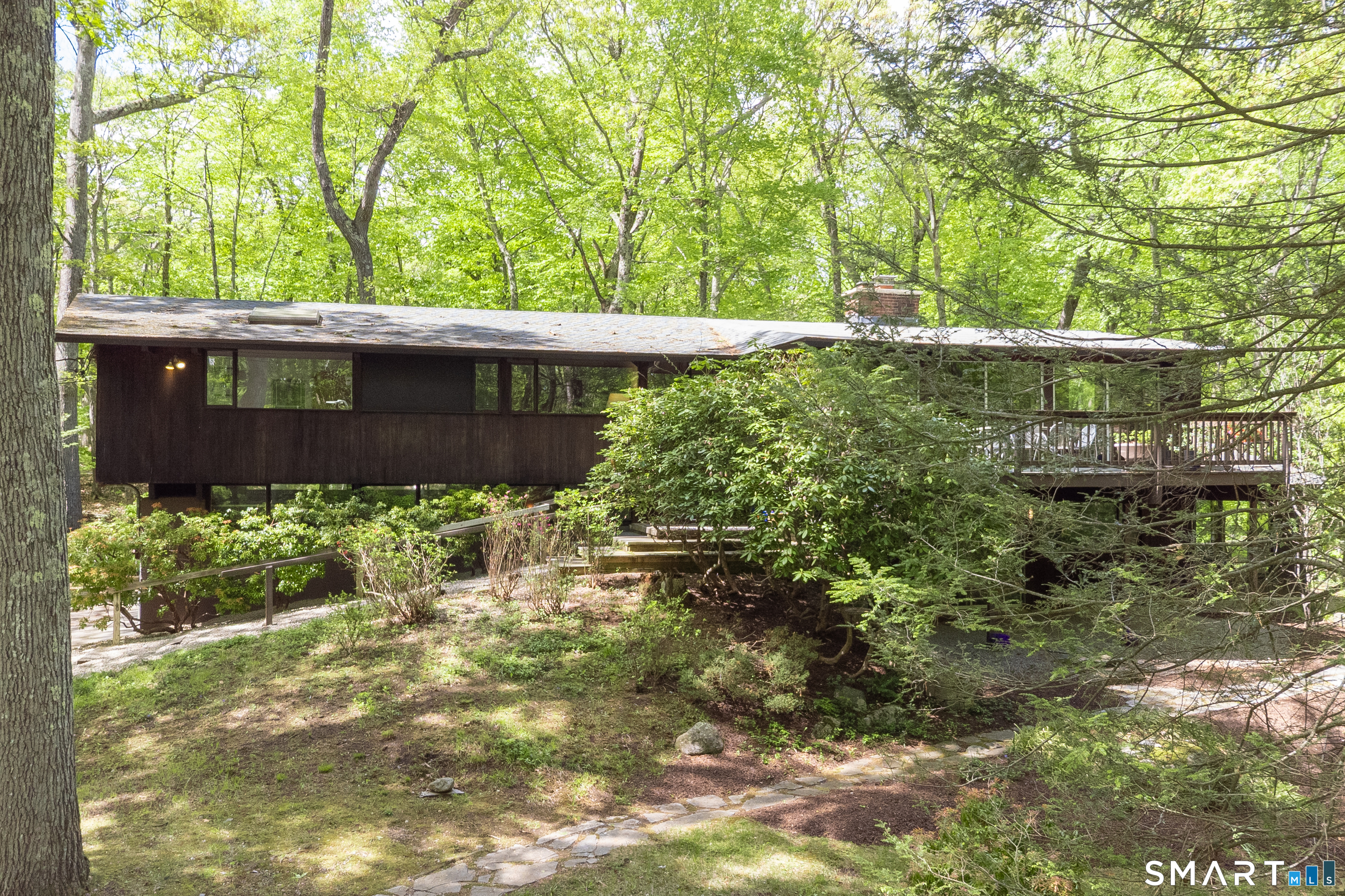 11 Forest Trail Woodbridge CT 06525
