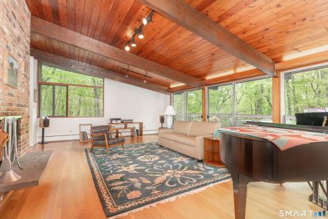 11 Forest Trail Woodbridge CT 06525