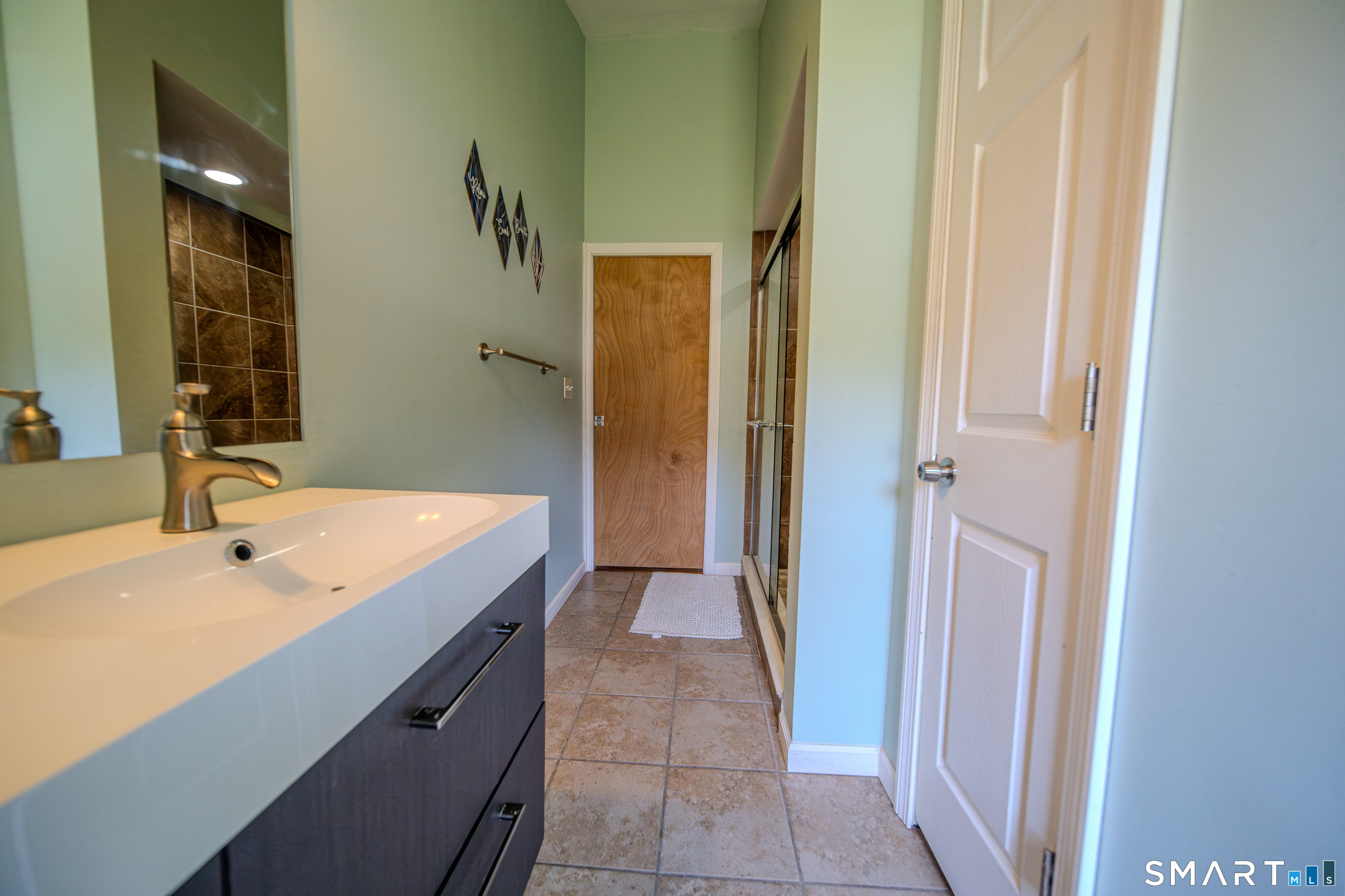 869 Washington Ave Extension Waterbury CT 06708
