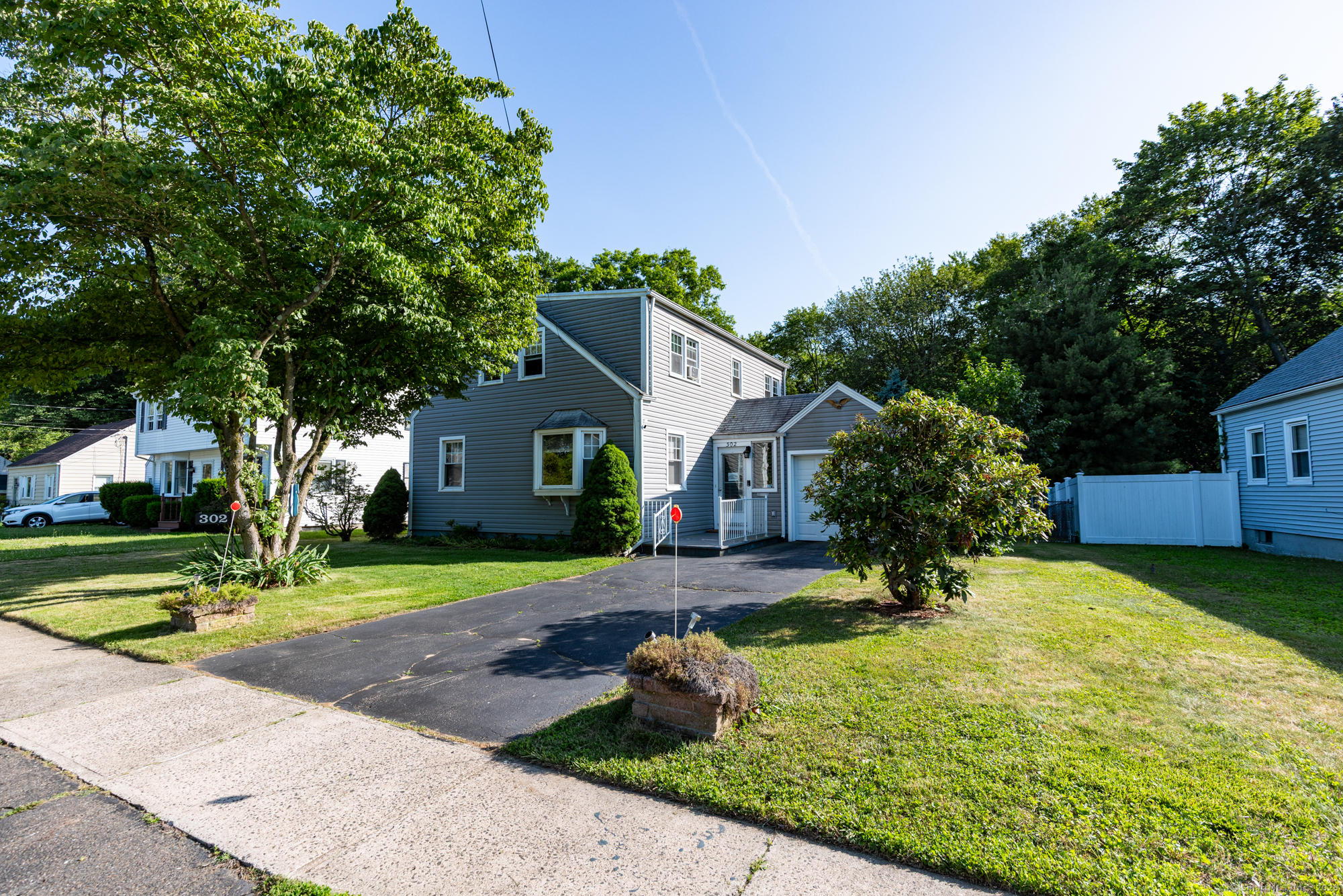 302 East Pasadena Place Bridgeport CT 06610