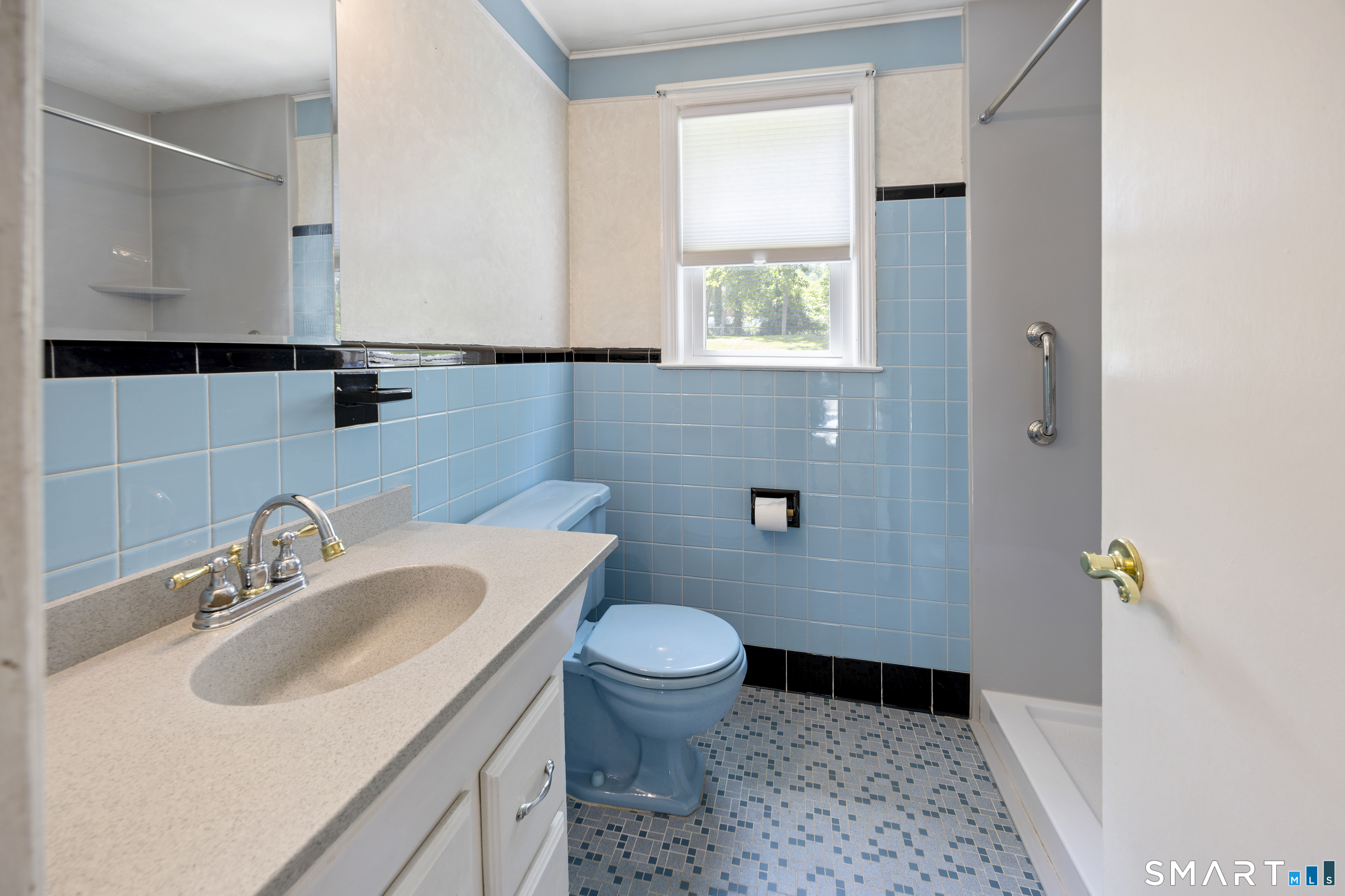 6 Virginia Road North Branford CT 06471
