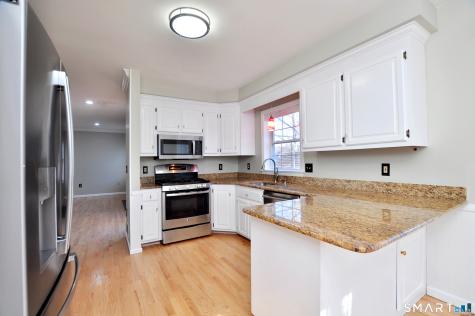 18 Brentwood Drive Farmington CT 06032