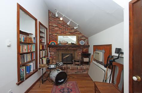 8 Dillon Road Woodbridge CT 06525