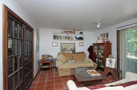 8 Dillon Road Woodbridge CT 06525
