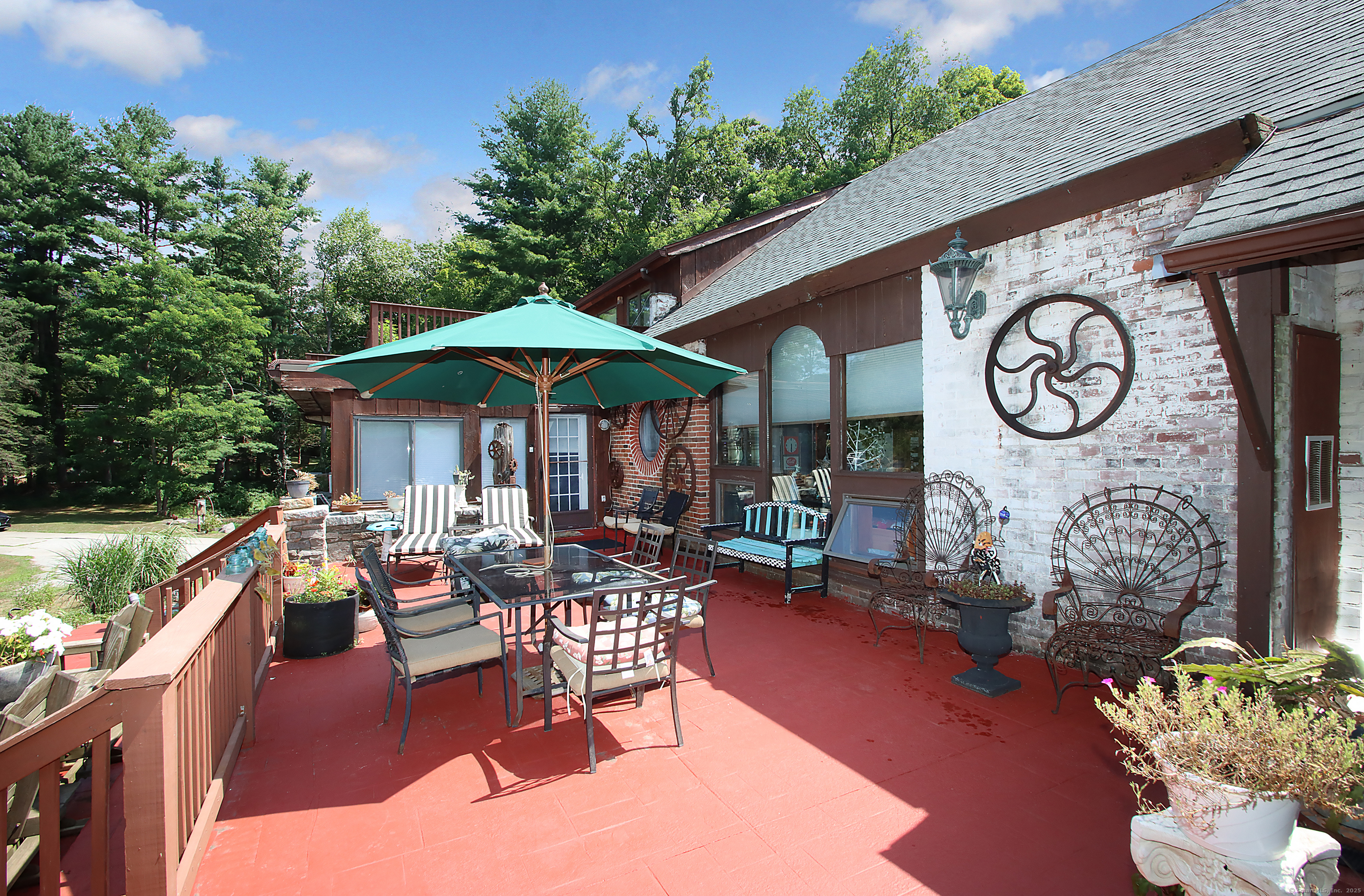 8 Dillon Road Woodbridge CT 06525