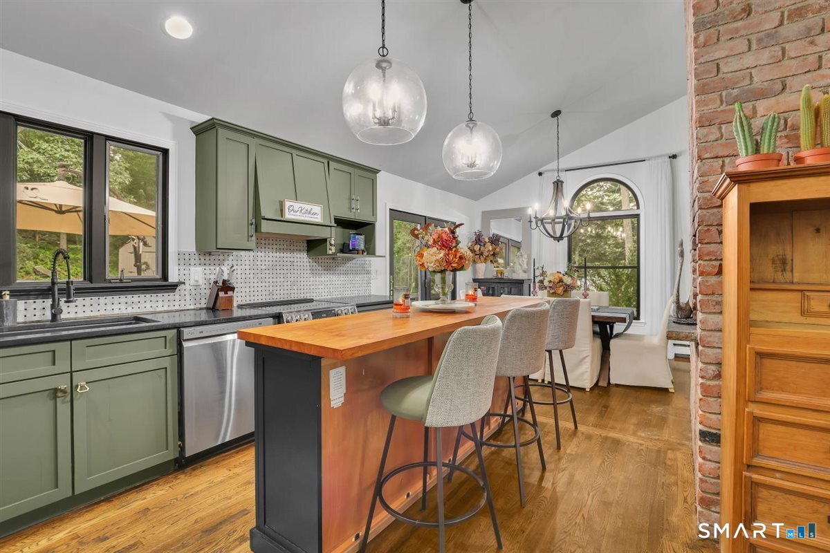 51 Mount Vernon Avenue Waterbury CT 06708