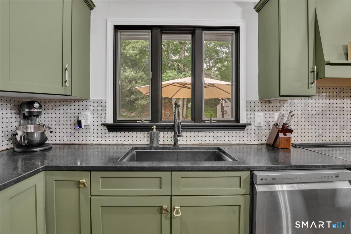 51 Mount Vernon Avenue Waterbury CT 06708