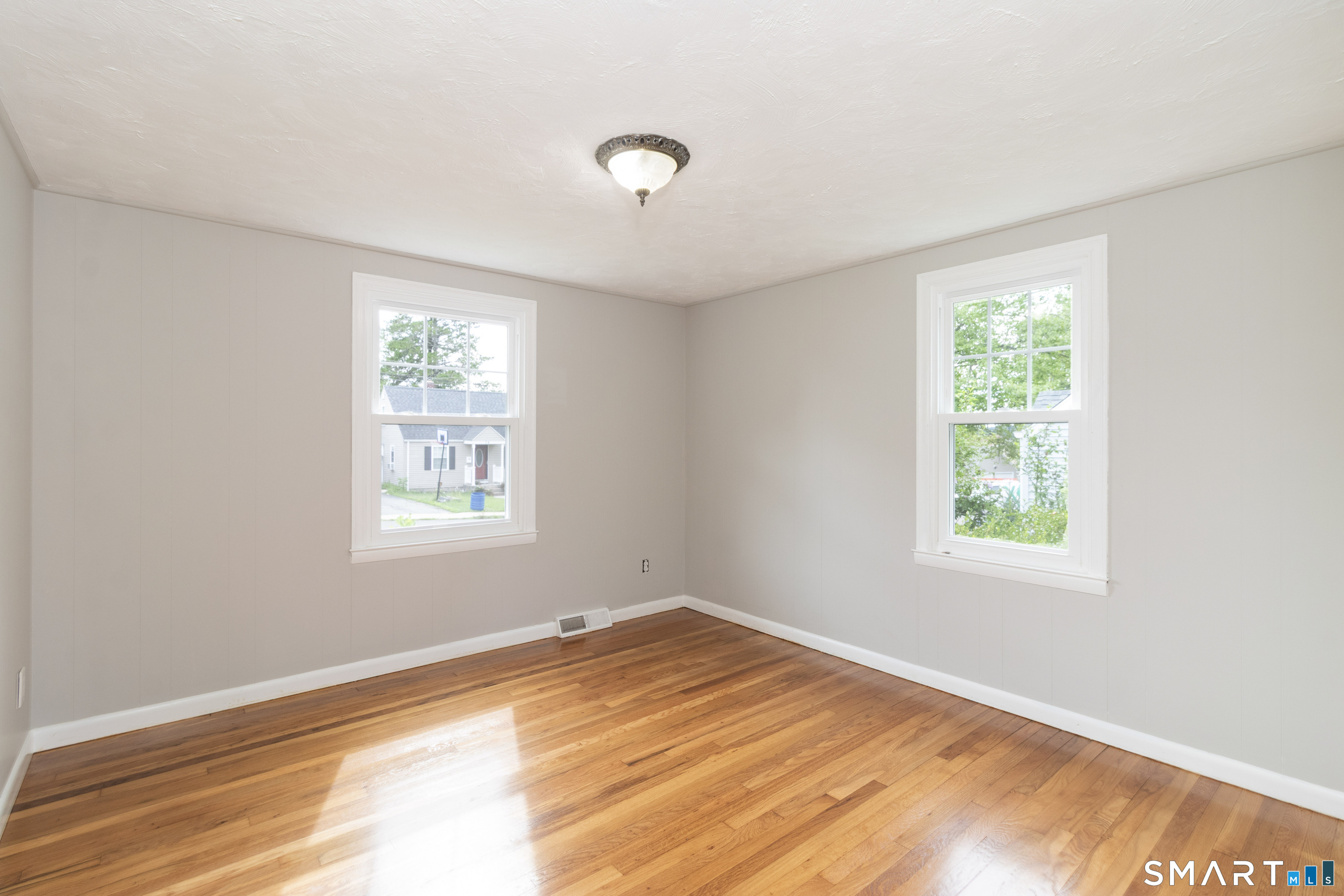 33 Clearview Avenue East Haven CT 06512