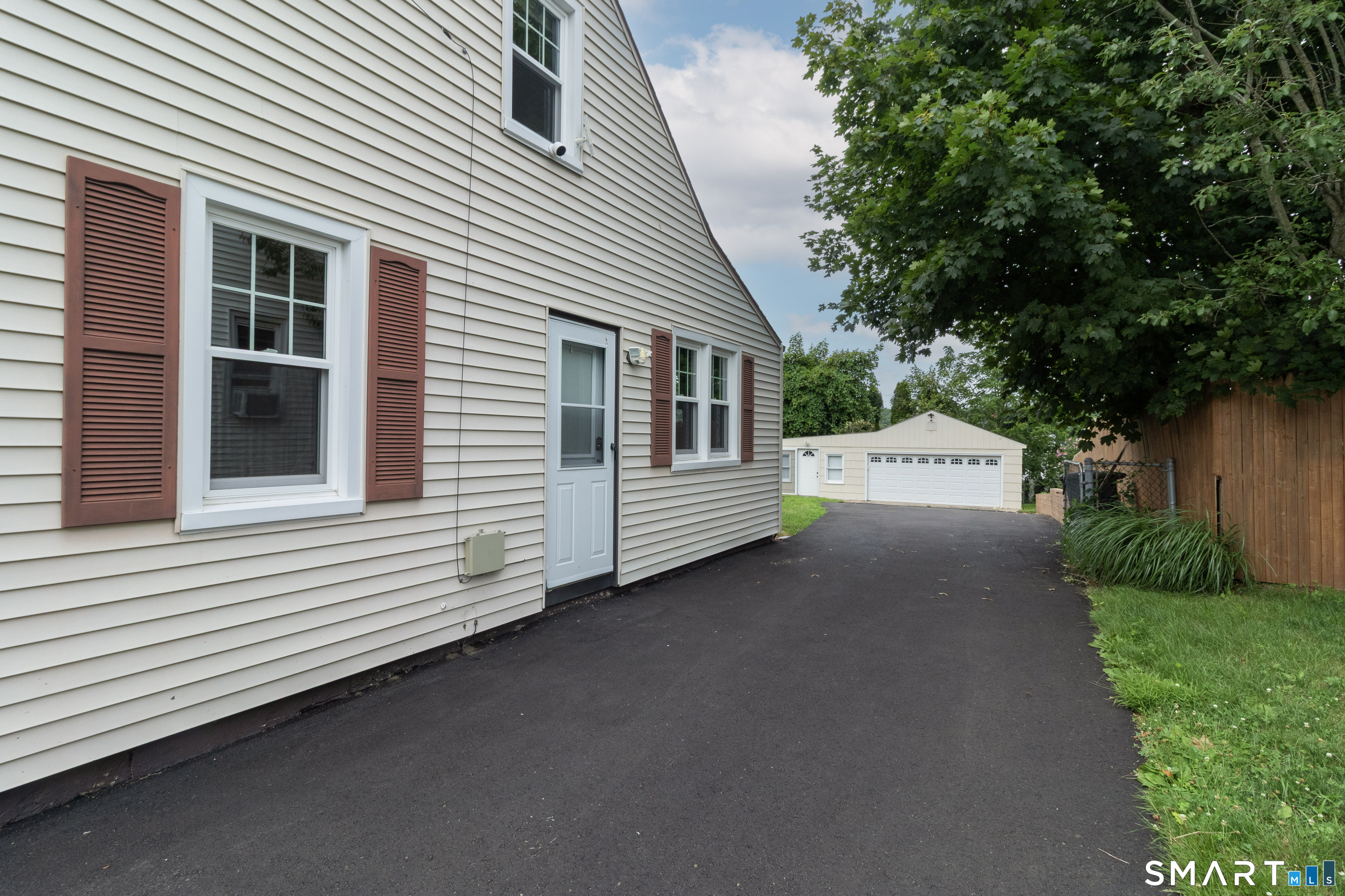 33 Clearview Avenue East Haven CT 06512