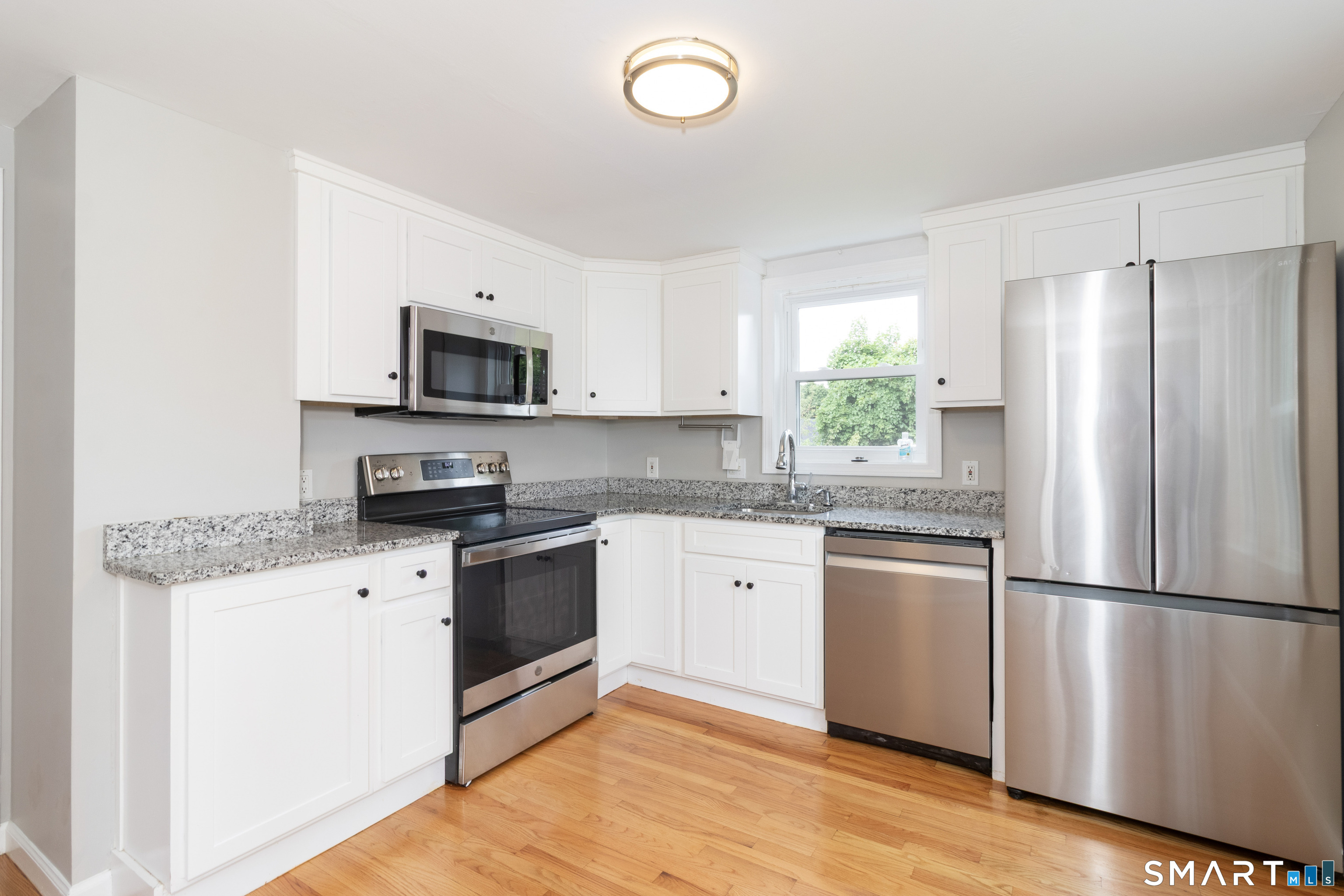 33 Clearview Avenue East Haven CT 06512