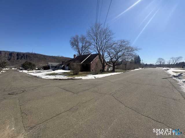 16 Raymond Road Woodbridge CT 06525