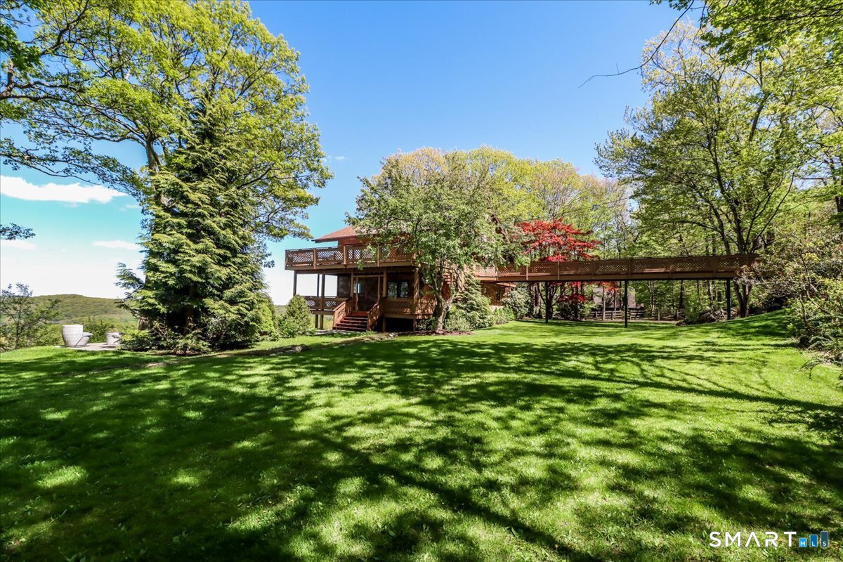Ridgefield CT, 10 Hillcrest Court